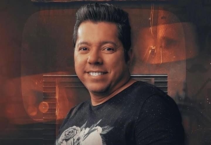Cantor e compositor Louro Santos morre aos 49 anos