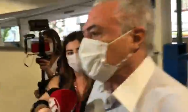 Temer vota em Covas e diz que reeleição do tucano "é desejável"