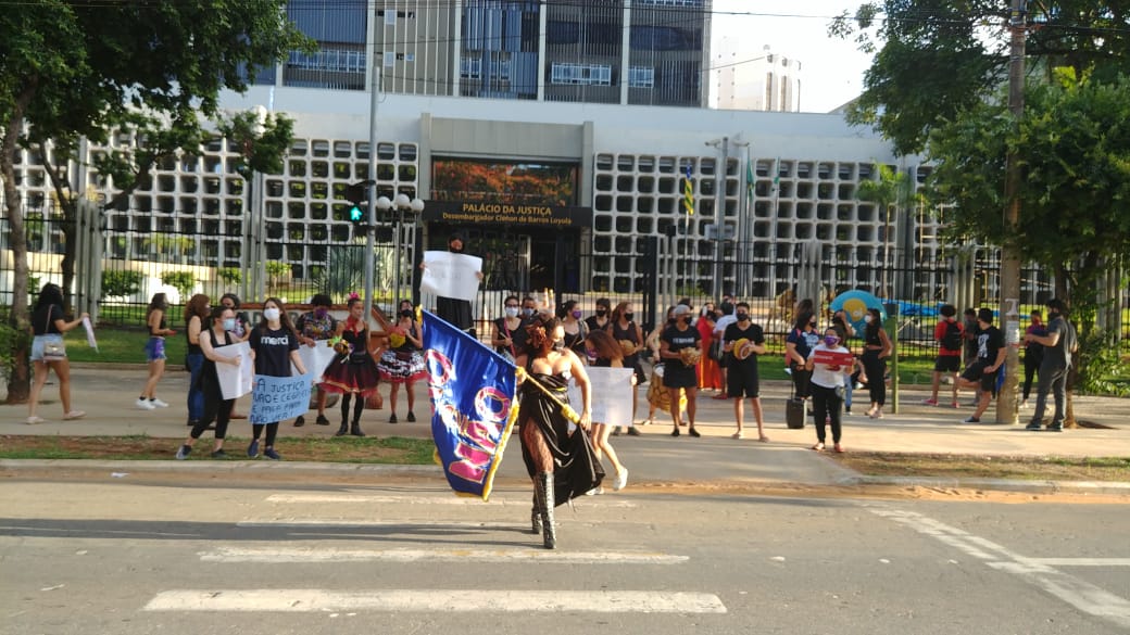 Grupos de Goiânia se reúnem por justiça a Mariana Ferrer