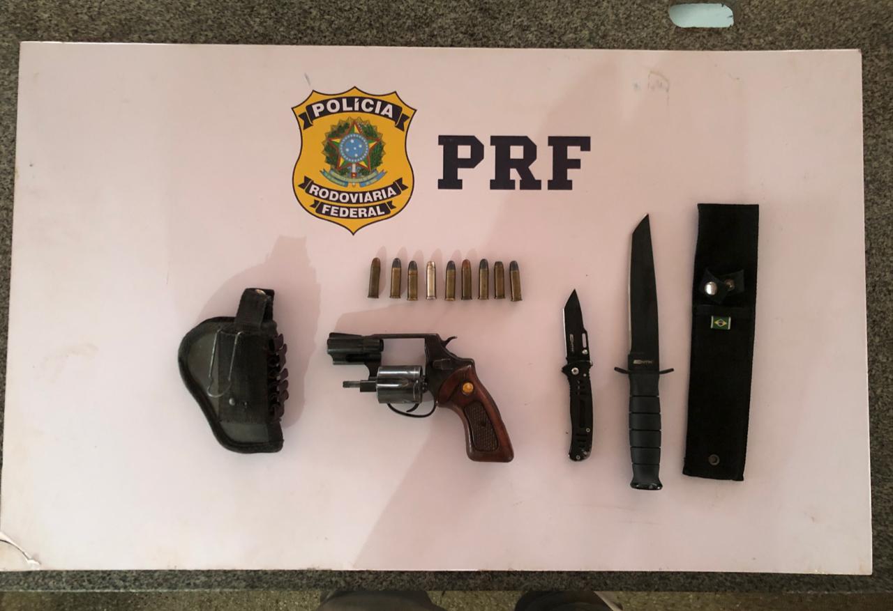 Polícia prende foragido da Justiça armado dentro de ônibus em Rio Verde