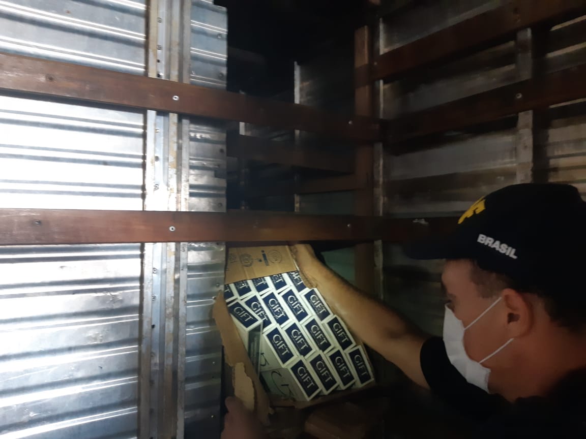 Homem é preso com mais de 26 mil maços de cigarros contrabandeados, em Catalão