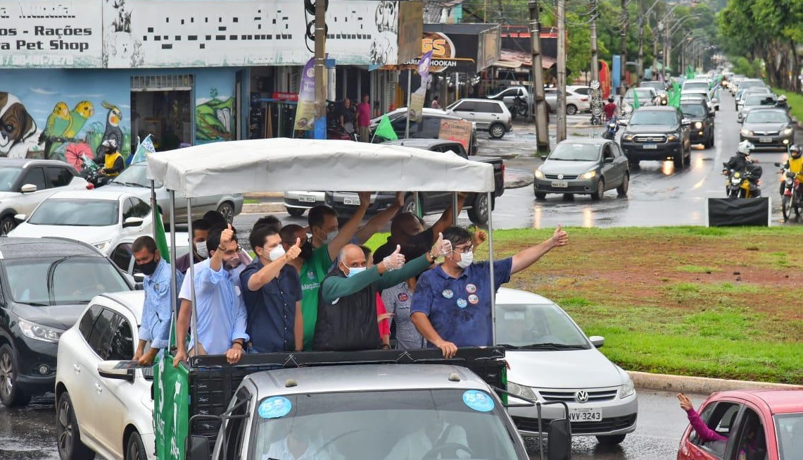 Equipe de Maguito Vilela realiza a última carreata da campanha
