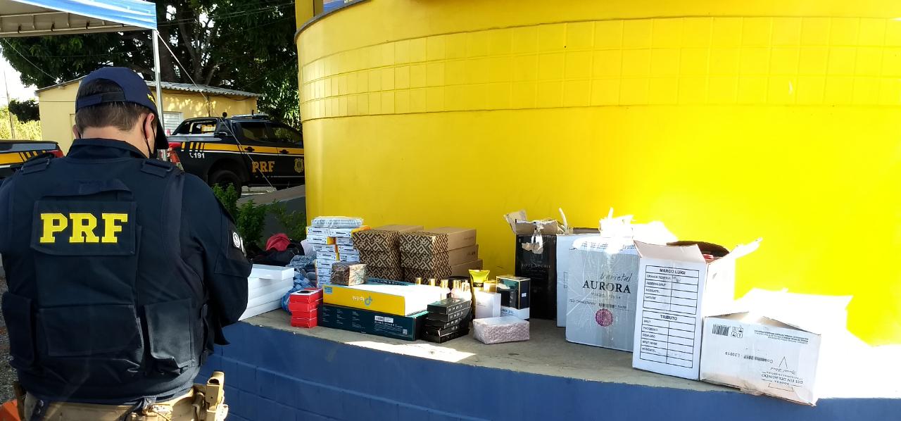 PRF apreende mercadoria contrabandeada em Cristalina; dois são presos