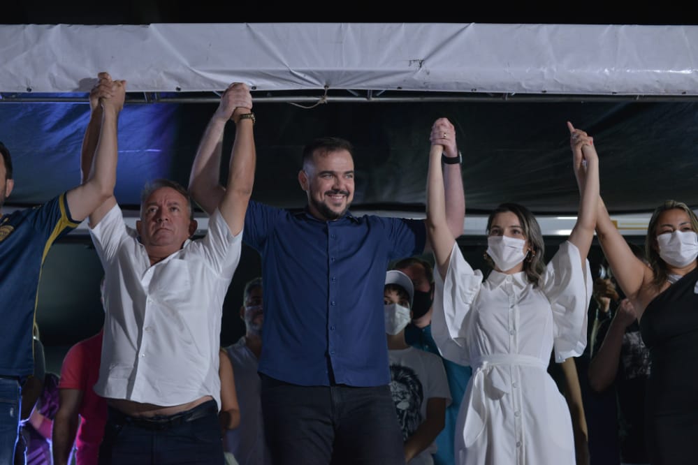 Mendanha celebra vitória em Aparecida (Foto: Wigor Vieira/Divulgação)