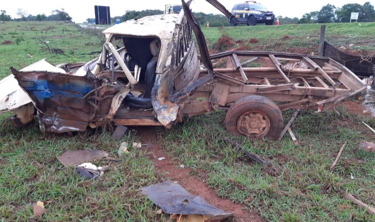 Acidente mata uma pessoa e duas ficam feridas na BR-050, em Catalão