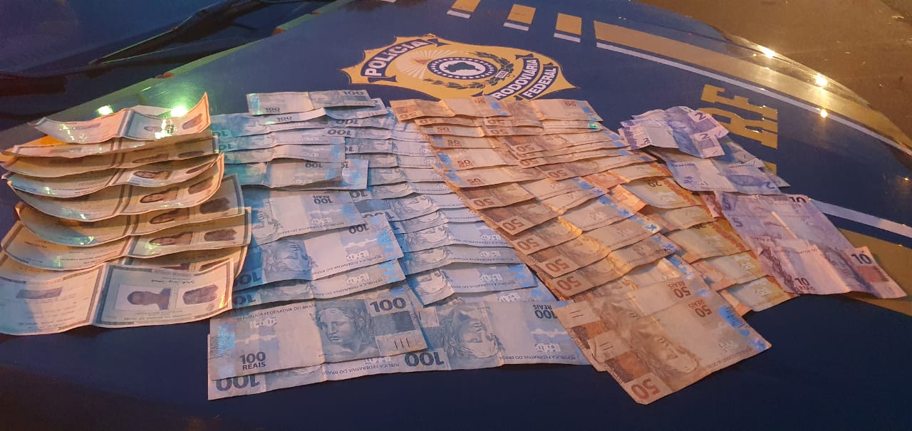 Quatro jovens são presos suspeitos por fraude no auxilio emergencial