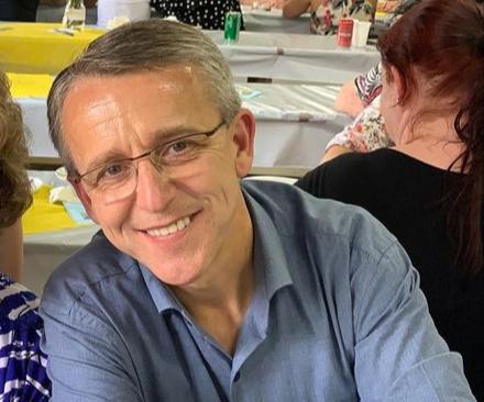 Candidato à reeleição em Blumenau passa mal durante debate; vídeo