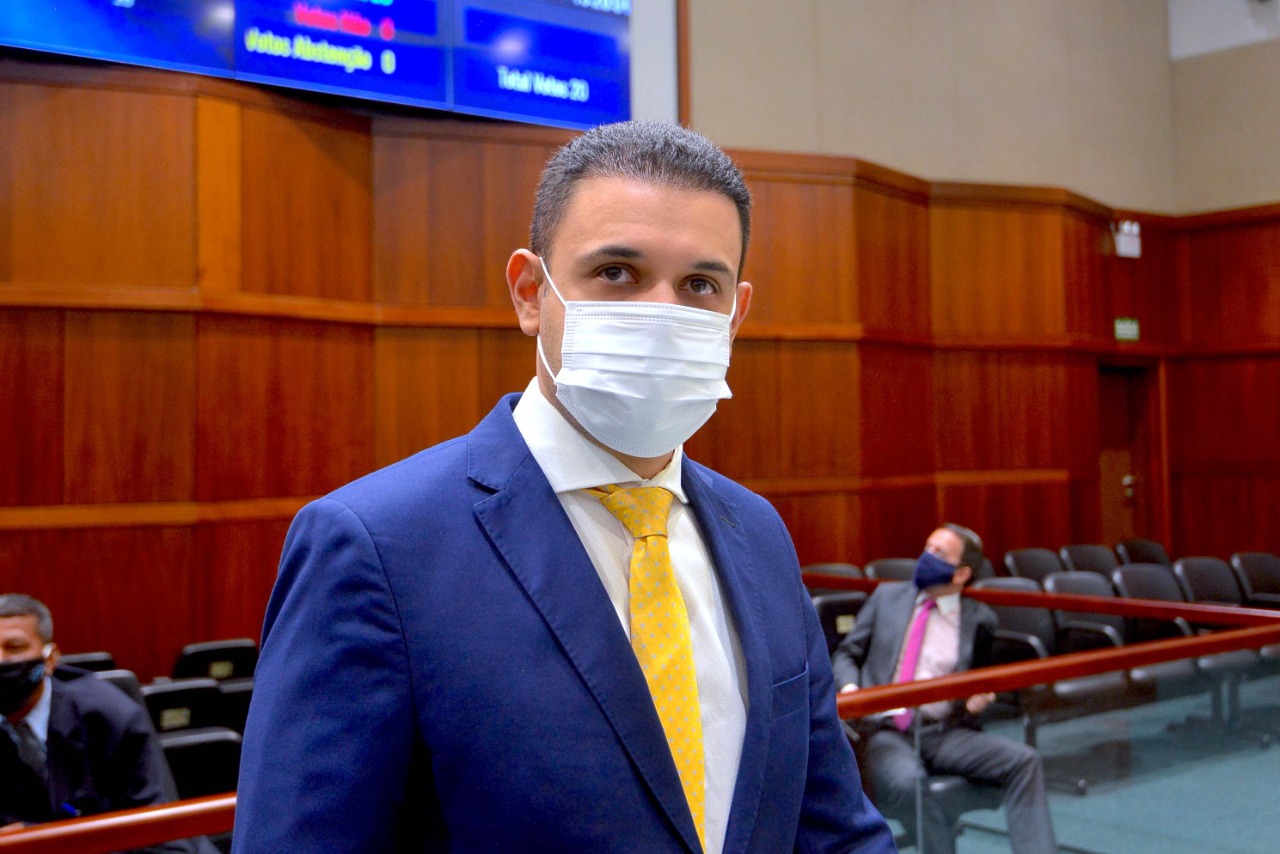 Deputado propõe proibição à linguagem neutra na grade curricular