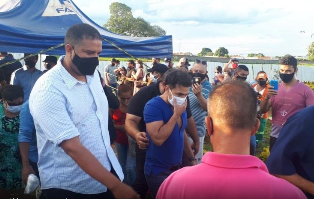 Site divulga fotos do sepultamento de Francisco Camargo, em Goiânia