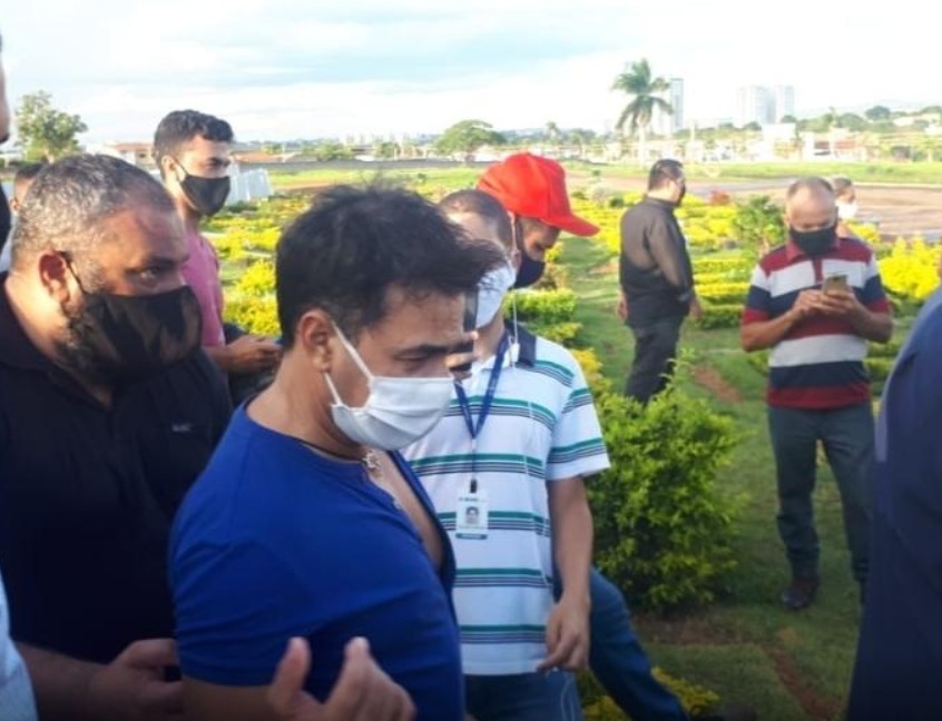 Site divulga fotos do sepultamento de Francisco Camargo, em Goiânia