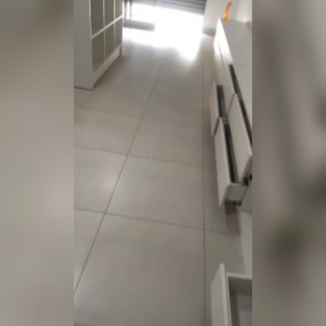 Às vésperas da Black Friday, uma loja de roupa infantil foi furtada, em Senador Canedo, na noite da última quarta-feira (25). (Foto: reprodução)