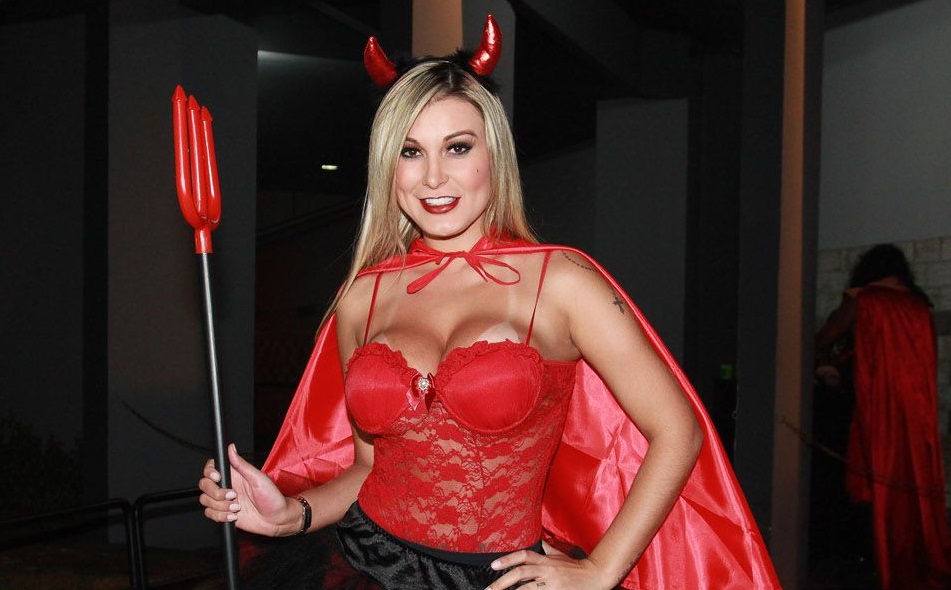 Andressa Urach diz que Igreja Universal guiou sua alma ao inferno