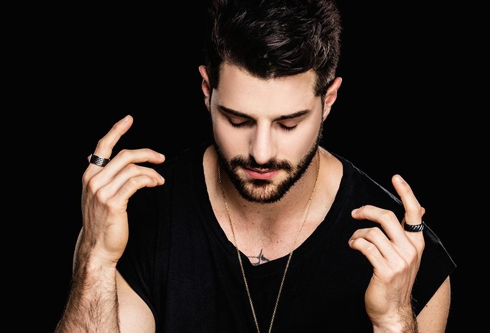 DJ Alok contrai Covid-19 e adia sua live de fim de ano