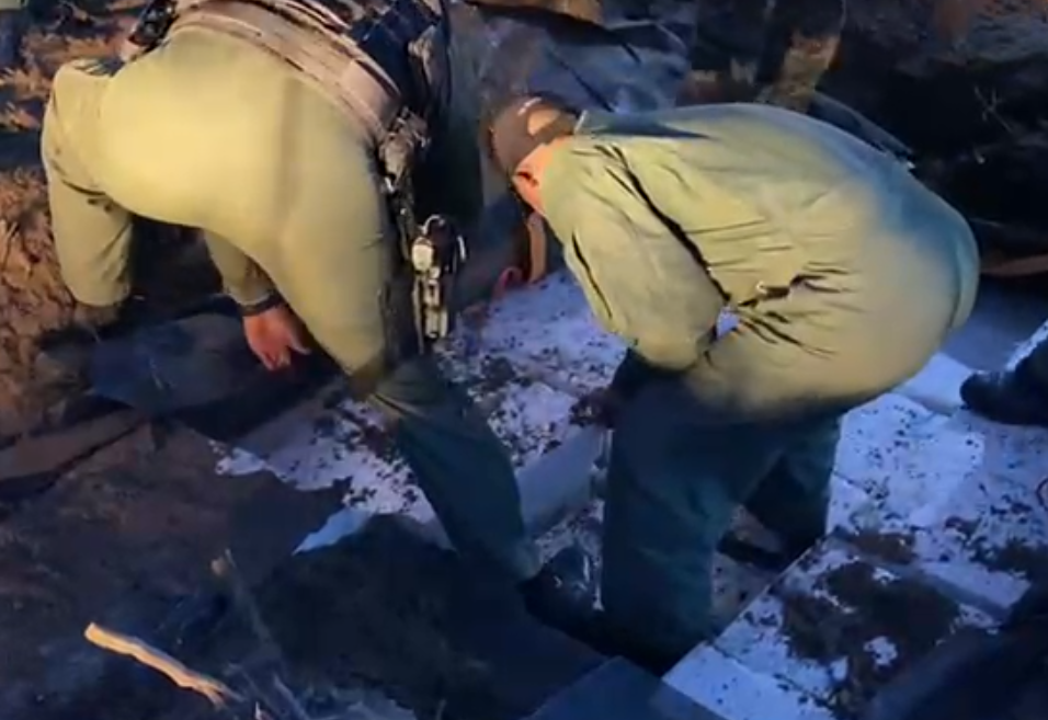 Maior parte da droga estava enterrada (Foto: divulgação/PM)