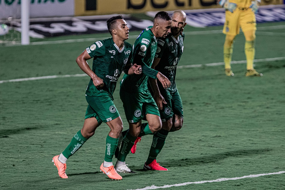 Na rabeira, Coritiba e Goiás se enfrentam no Couto Pereira