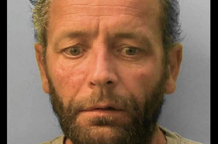 faca Homem é preso após esfaquear amiga por causa de jogo de xadrez