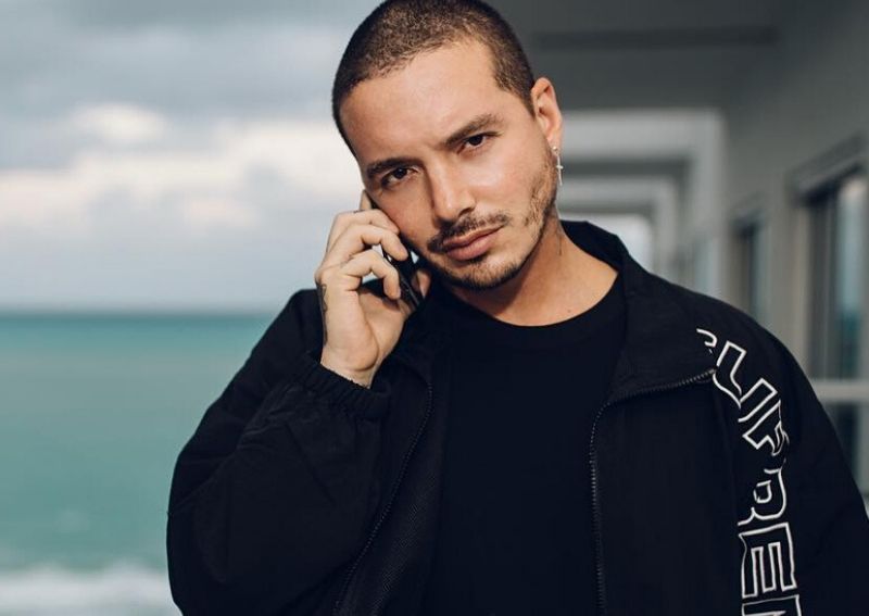 J Balvin revela sofrer com ansiedade e depressão: Estou frágil e vulnerável