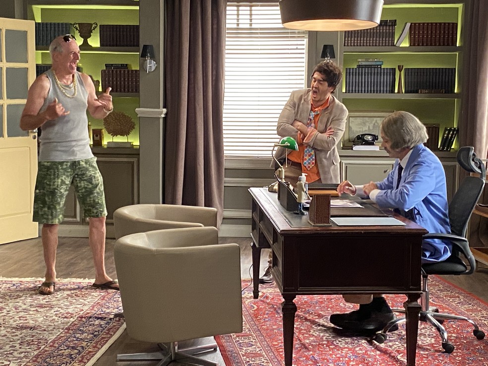 Leleco de Avenida Brasil surge em Escolinha do Professor Raimundo