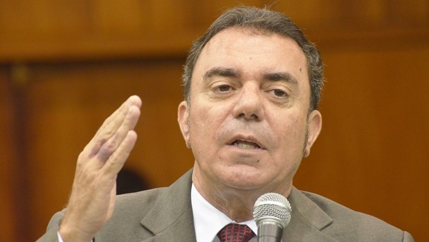 "A campanha de Adriana é de todas as cores", diz Luis Cesar Bueno