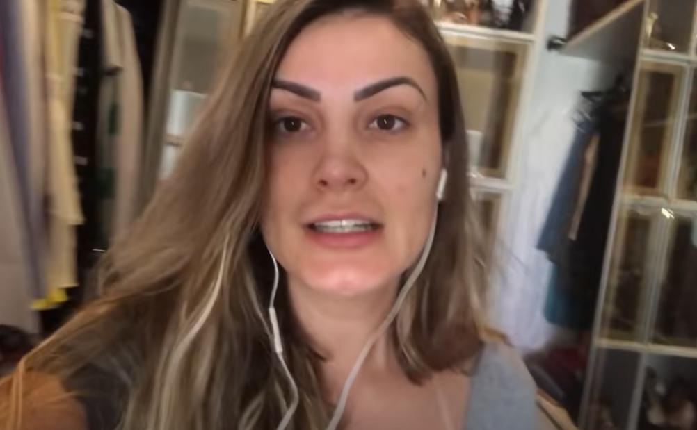 Andressa Urach retoca tatuagem na perna e diz que o pecado é 'julgar'; foto vídeo Após romper com a igreja, Andressa Urach exibe coleção de calcinhas; assista