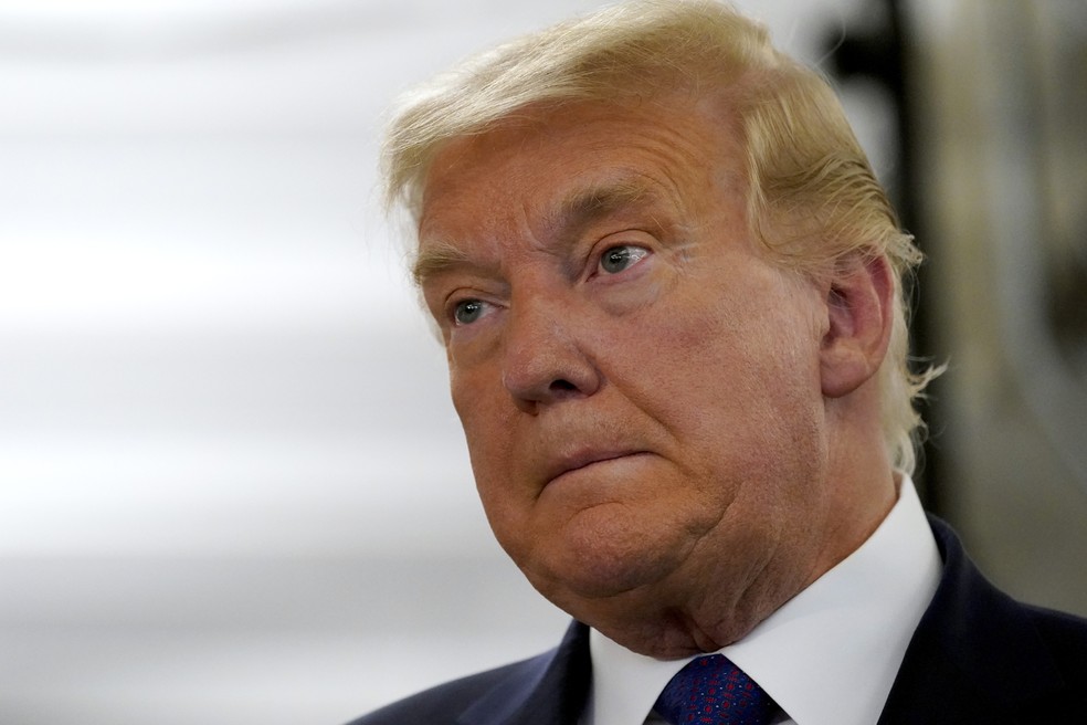 Democratas entram com pedido de impeachment de Trump