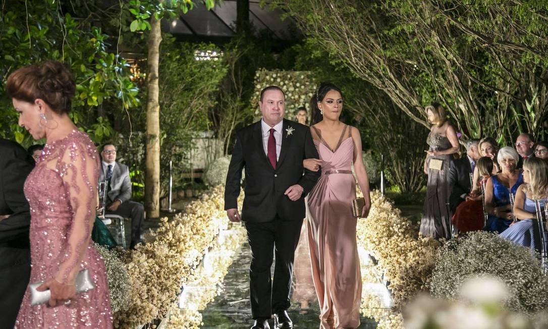 Juiz que liberou gasto bilionário é padrinho de casamento de secretário do Distrito Federal (DF). (Foto: Luxo de festa)