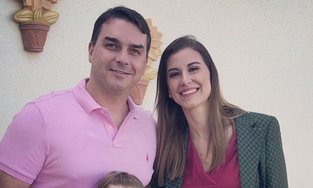 Com diversas despesas em dinheiro vivo, Fernanda Bolsonaro não fez saques da conta ao longo de 4 anos