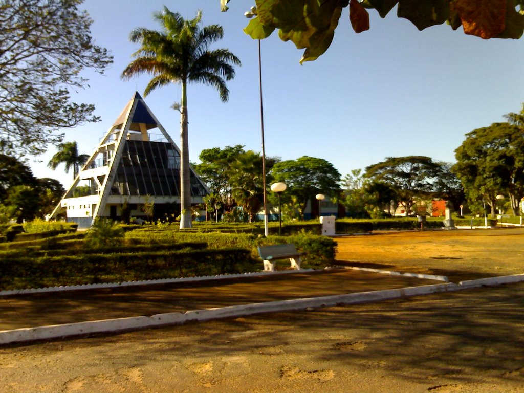 MP entra com ação contra prefeito de Nova Glória por suposta compra de votos