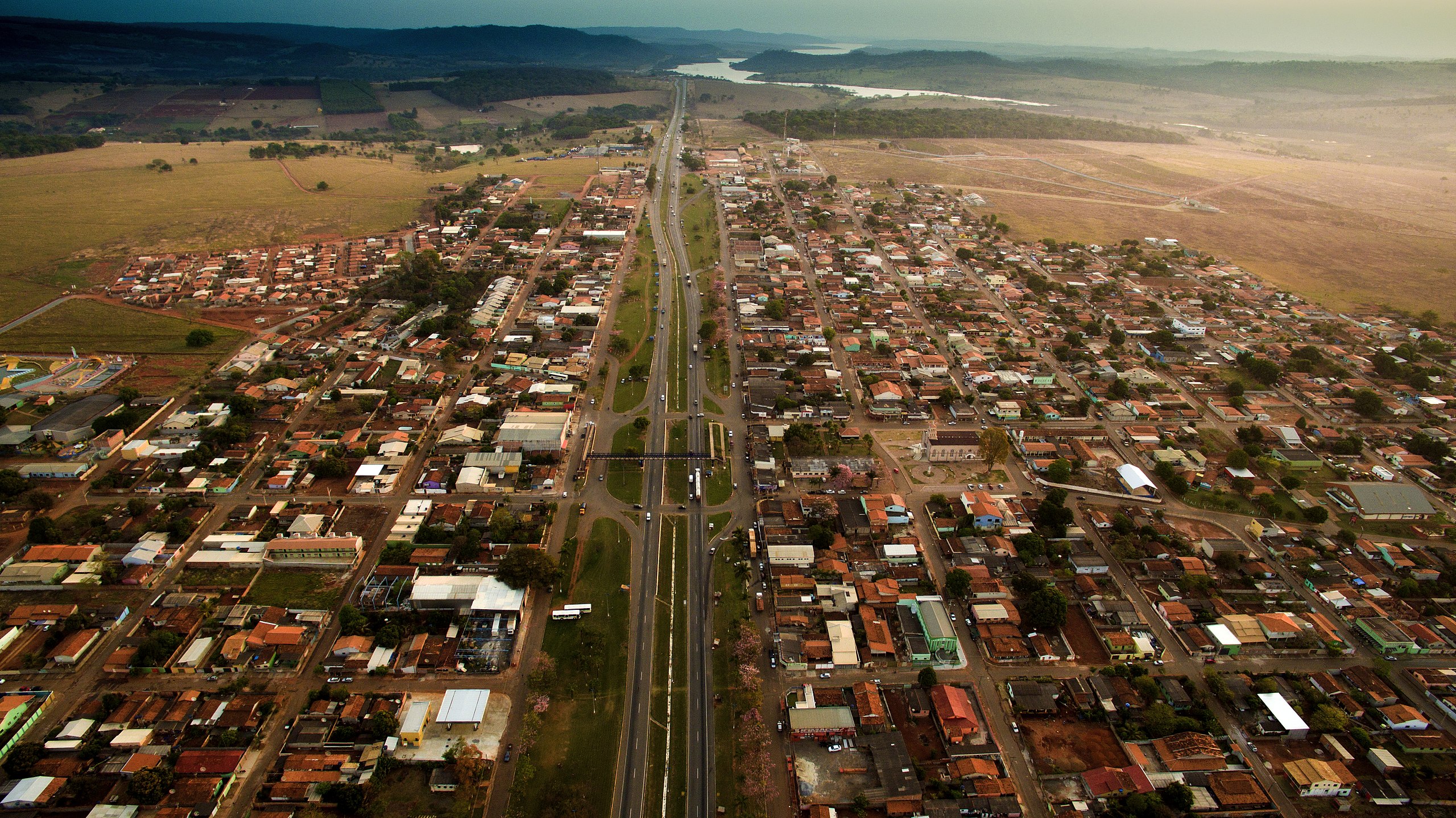 Famílias ocupam loteamento para cobrar promessa de campanha de 2012, em Terezópolis
