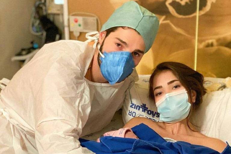 dj Romana Novais, esposa de Alok, afirma ter sido salva pela filha