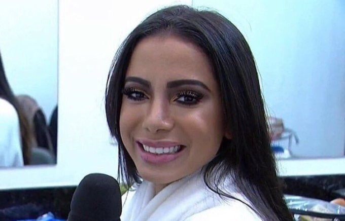 Internautas acusam Anitta de assédio moral após vídeo falando com funcionários
