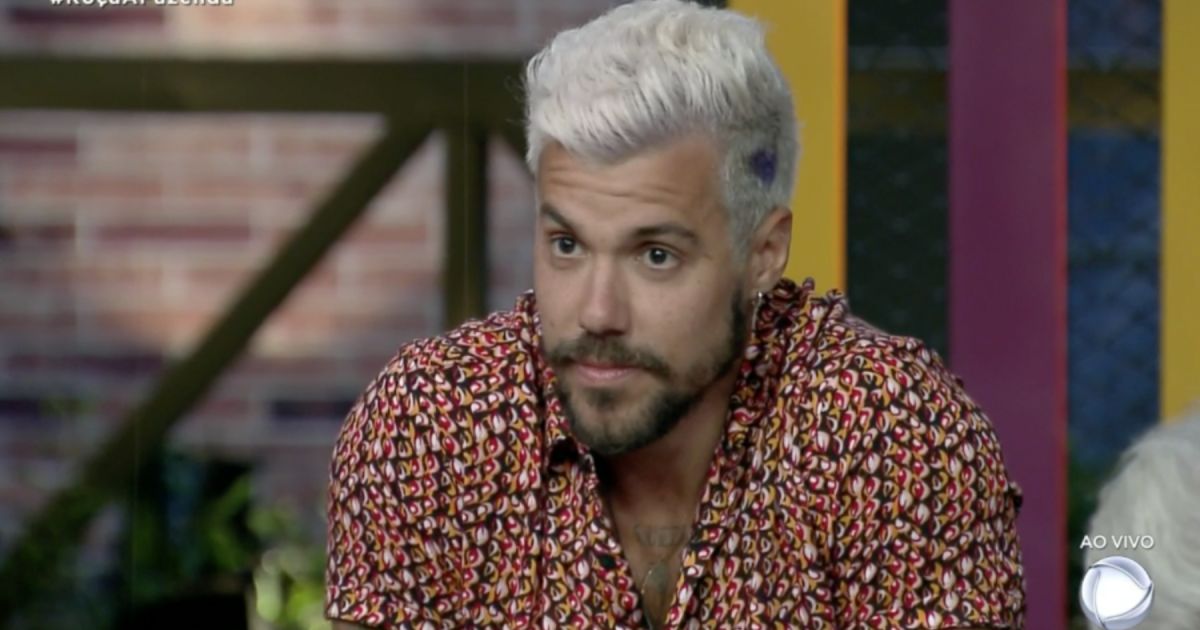 A Fazenda 12: Lipe Ribeiro vence prova especial com ajuda de ex-peões