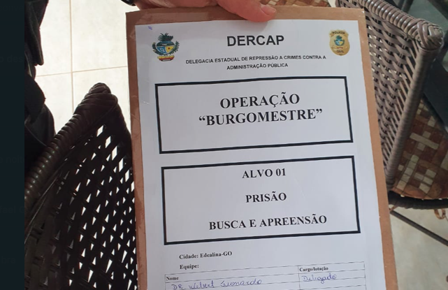 Polícia Civil cumpre mandados da operação Burgomestre, em Edealina (Foto: Polícia Civil)