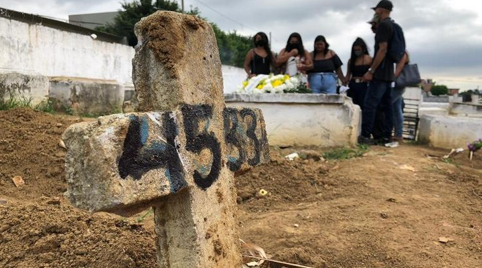 Levantamento mostra que, no mundo, os casos caíram 6%. No Brasil, houve o salto de 11% nas infecções (Imagem: Herculano Barreto Filho/UOL)