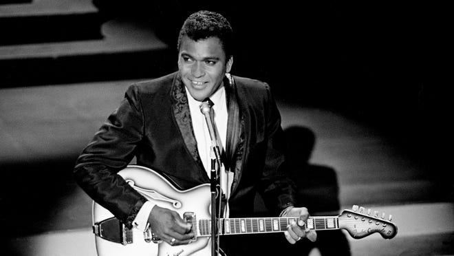 Charley Pride, pioneiro negra da música country, morre vítima de Covid-19