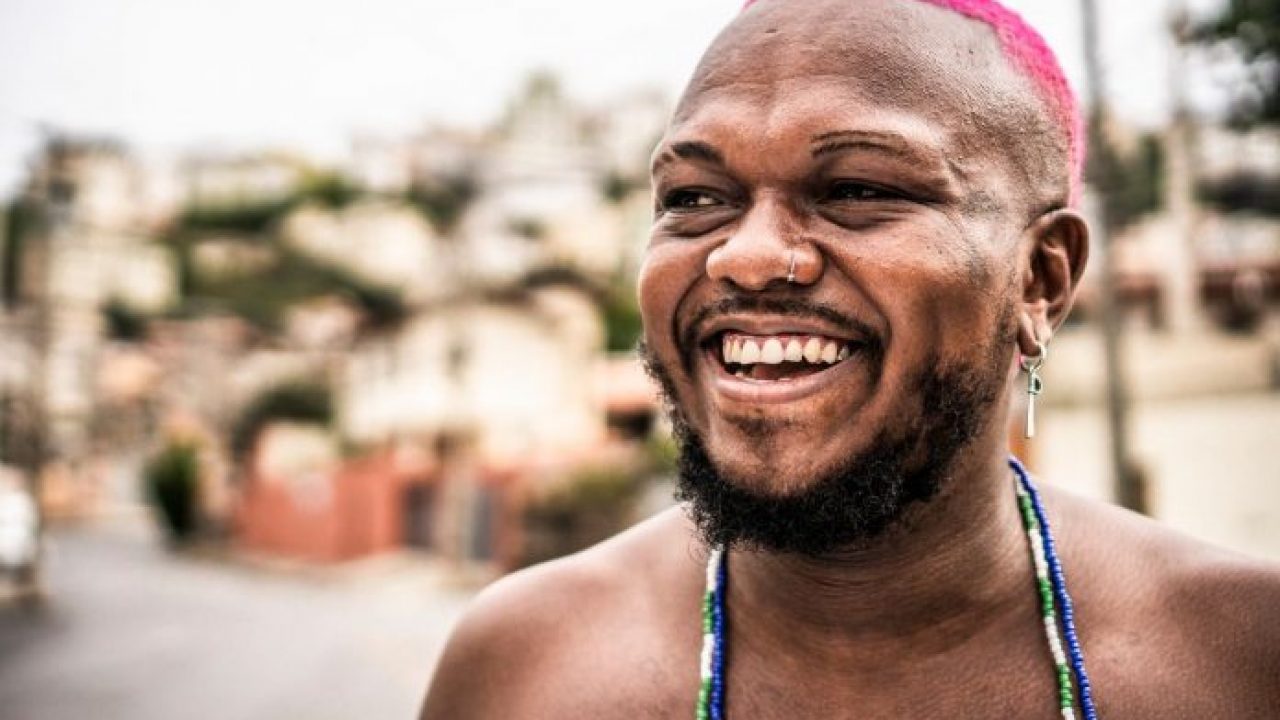 Djonga é criticado por fazer show e diz que seu público já se expõe para trabalhar