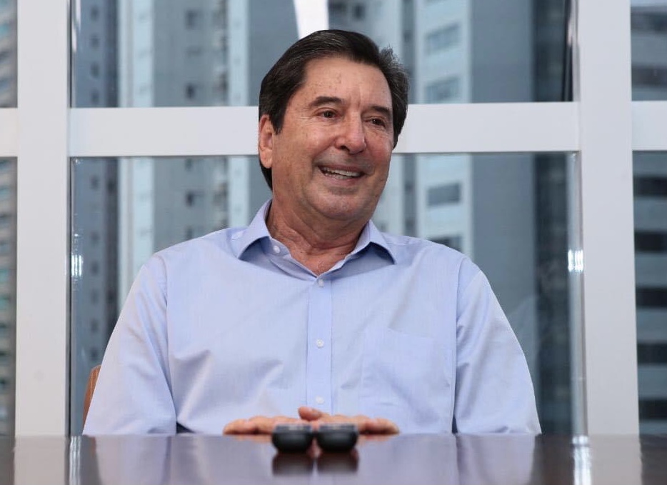 Maguito Vilela tem longos períodos de despertar, diz boletim médico