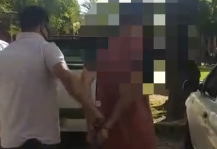 Prisão de suspeito por parte da DEIC (Foto: Reprodução)