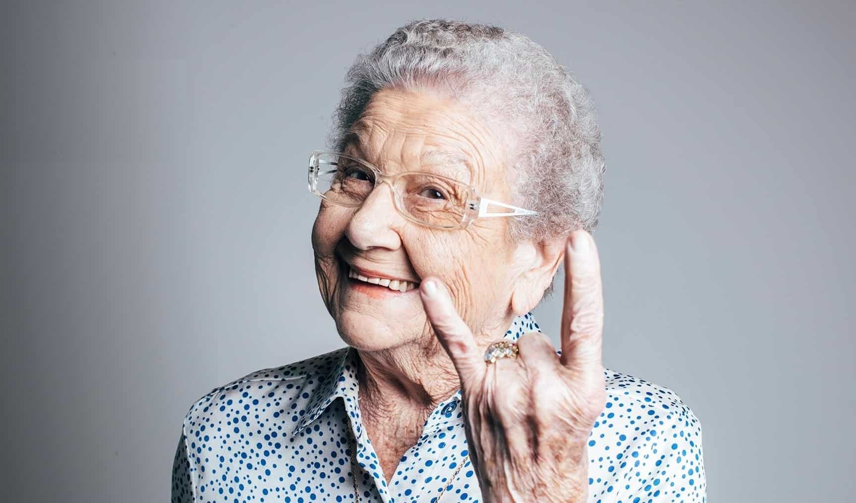 Palmirinha deixa UTI após uma semana internada e já pede para passar batom