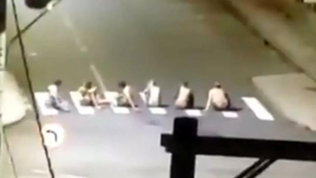 Centro de Criciúma, em Santa Catarina, foi tomado por quadrilha, que chegou a fazer reféns e fechar ruas para dificultar o trabalho da polícia (Foto: reprodução)