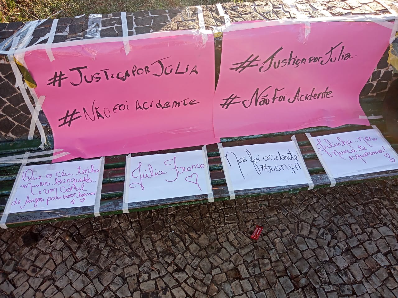 Moradores prestam homenagens à Júlia e pedem Justiça pela morte da criança