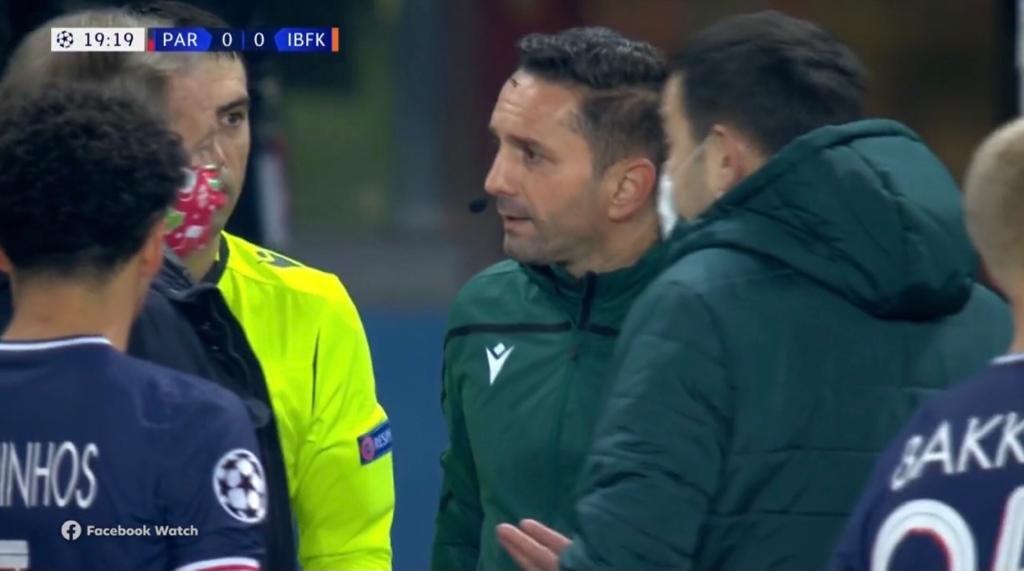 Jogadores acusam quarto árbitro de racismo em jogo da Champions e deixam campo