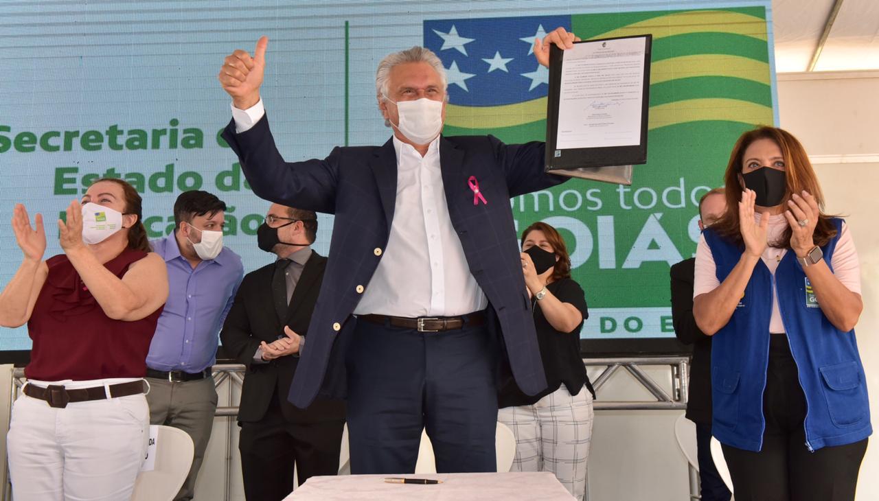 Ajuda de custo a servidores da educação de Goiás já está na conta do Estado