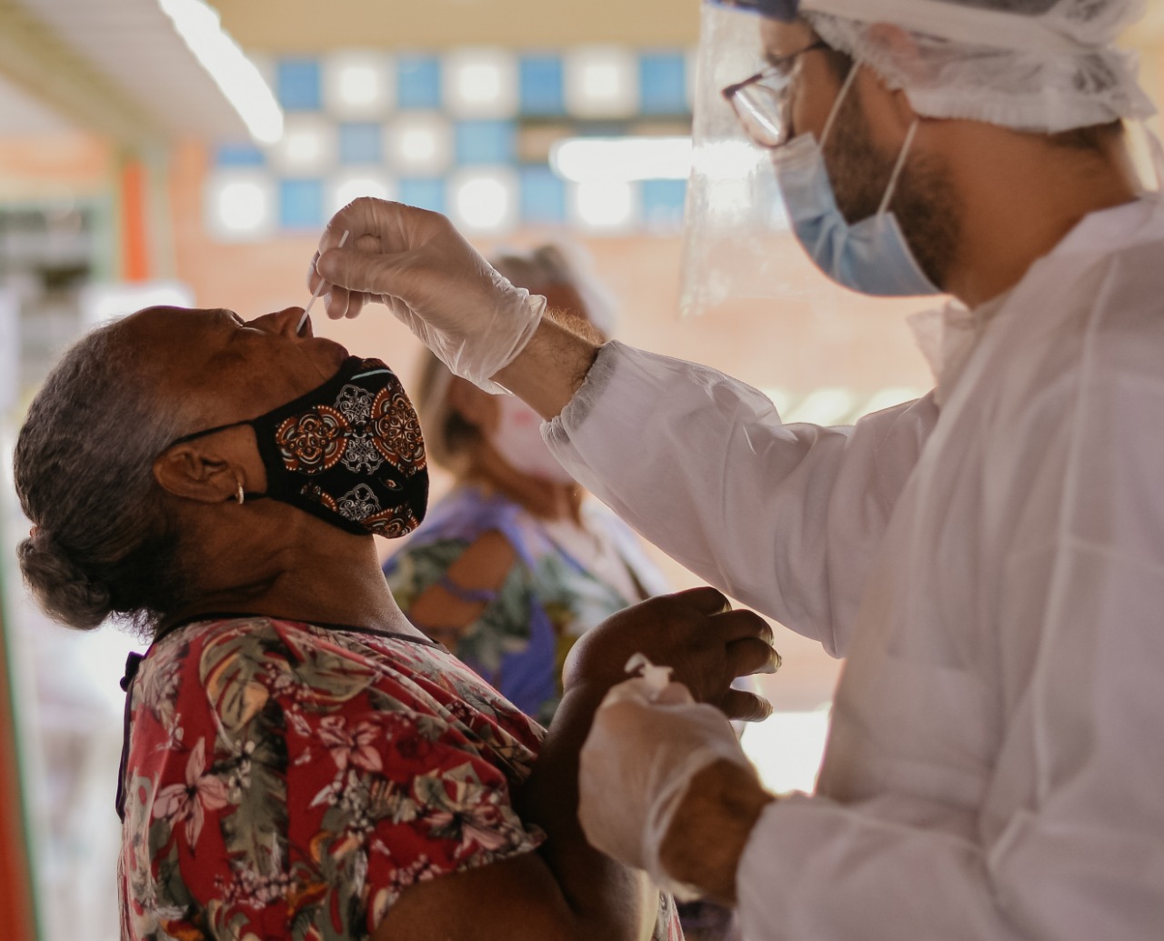 Dólar sobe com mercado externo, mas continua abaixo de R$ 5,30