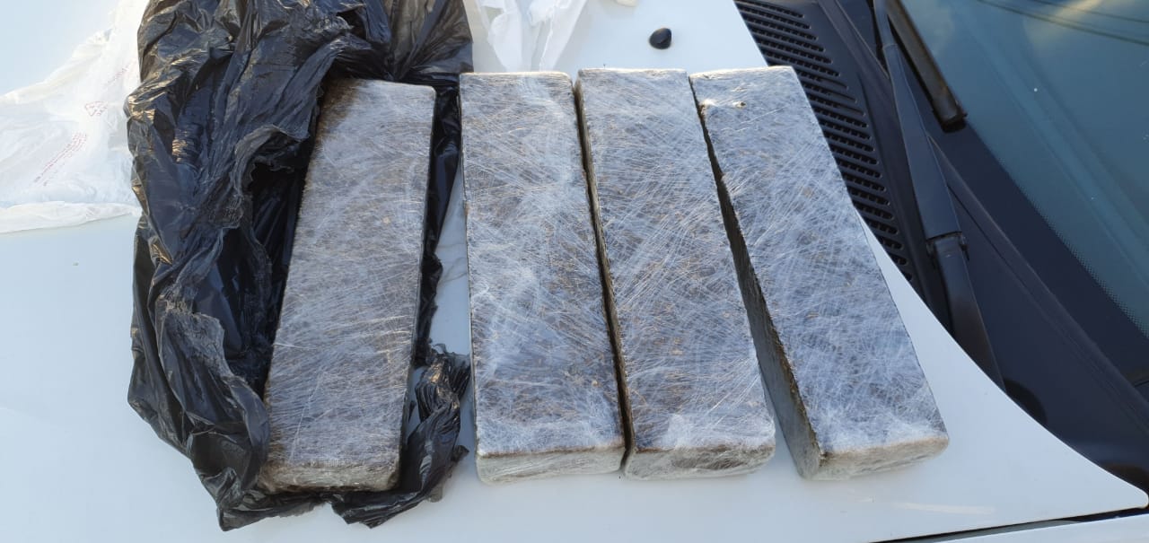 Motorista foi preso enquanto estava com filho de 12 anos (Foto: divulgação/PM)