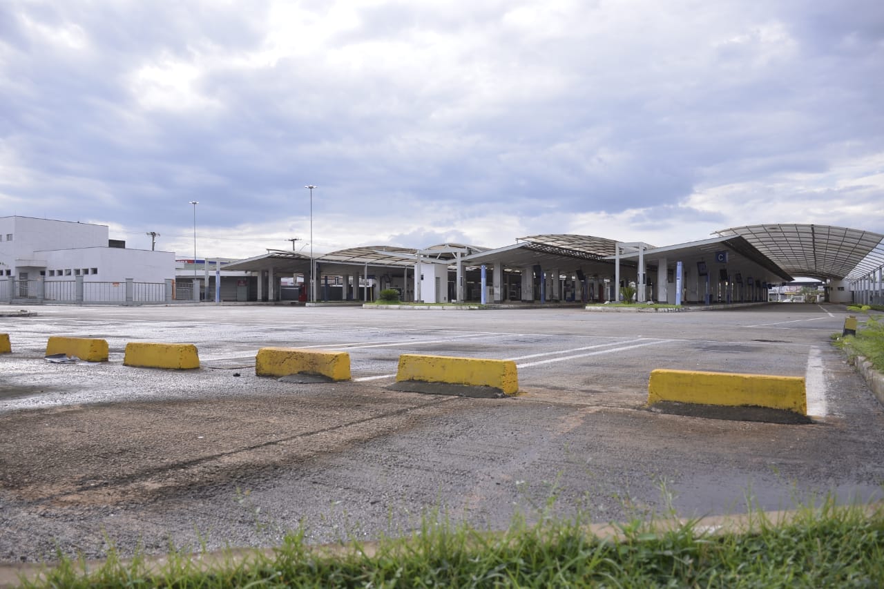 Neste sábado (19), a Grande Goiânia amanheceu com os serviços de transporte público parcialmente suspensos. (Foto: Jucimar de Sousa)