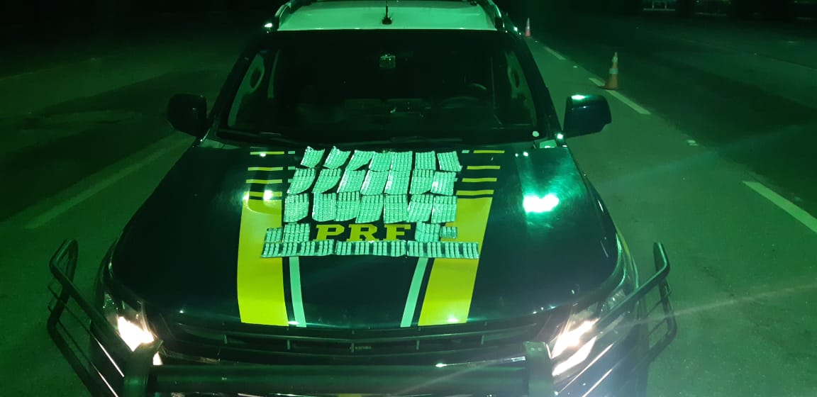 PRF apreende mais de 1500 comprimidos de rebite em carro de família, em Porangatu - polícia