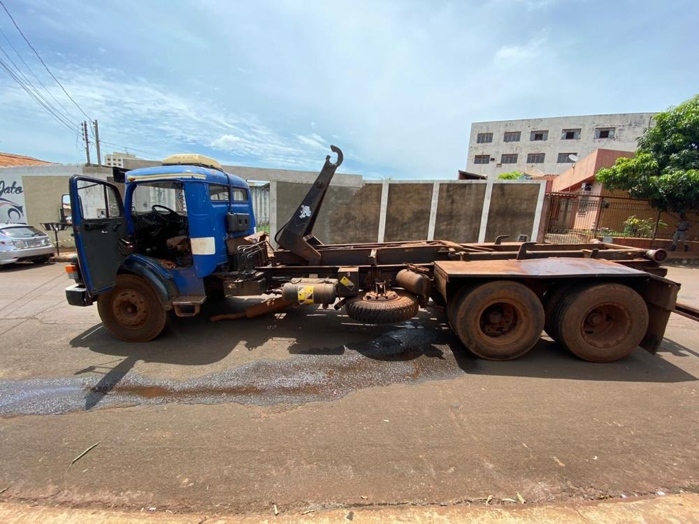 Acidente entre moto e caminhão termina com morte de criança, em Itumbiara