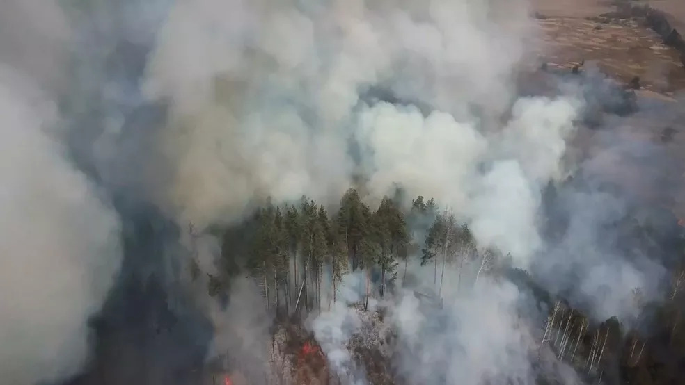 Incêndio em Chernobyl: bombeiros temem liberação de de radiação - incêndios -