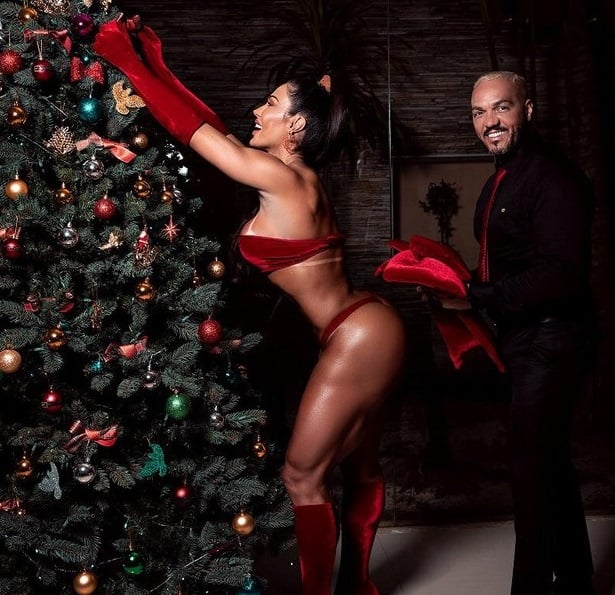 Gracyanne Barbosa e Belo fazem ensaio natalino sexy; confira as imagens Gracyanne Barbosa belo fotos ensaio natalino sexy